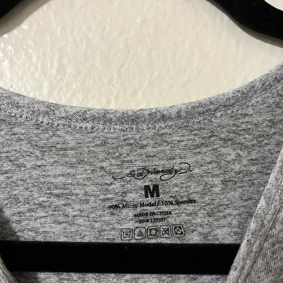 Ed Hardy Basic tee with details super soft high quality men’s size Medium - Picture 3 of 5